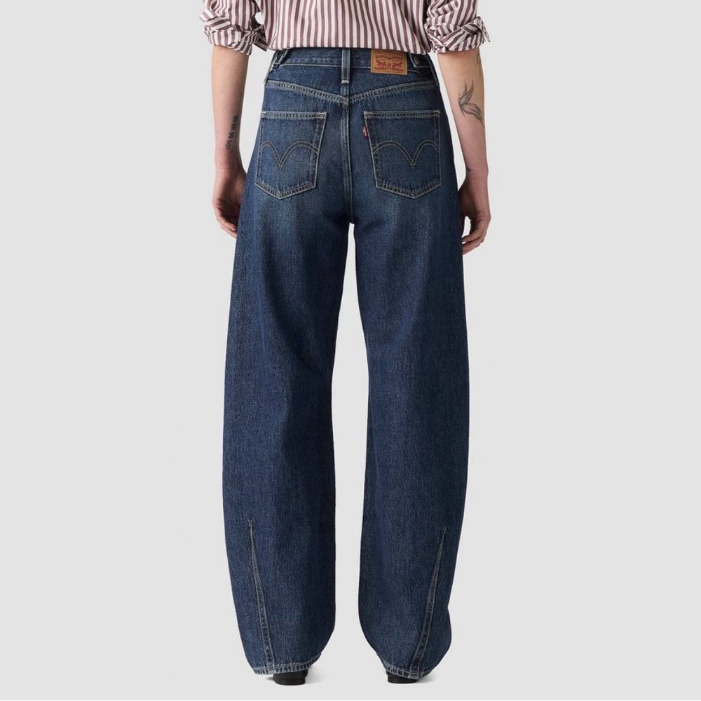 Levi’s cinch barrel in Classic Blue Women's Jeans in size, 27 , 28 , 29 , 30, 32 - Picture 3 of 6